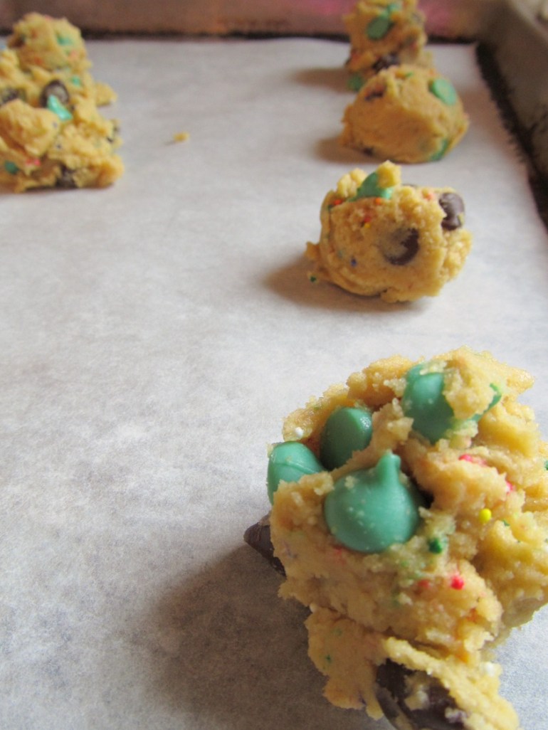 I LOVE mint chocolate cookies. That's why we never bake them.