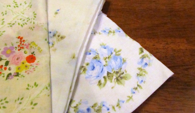 A friend of mine gave me some old pillowcases ready for a new life. Even when I am getting rid of stuff, there are certain things I can't pass up.